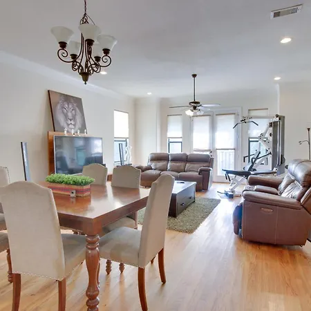 Pet-Friendly Houston Home About 7 Mi To Downtown!